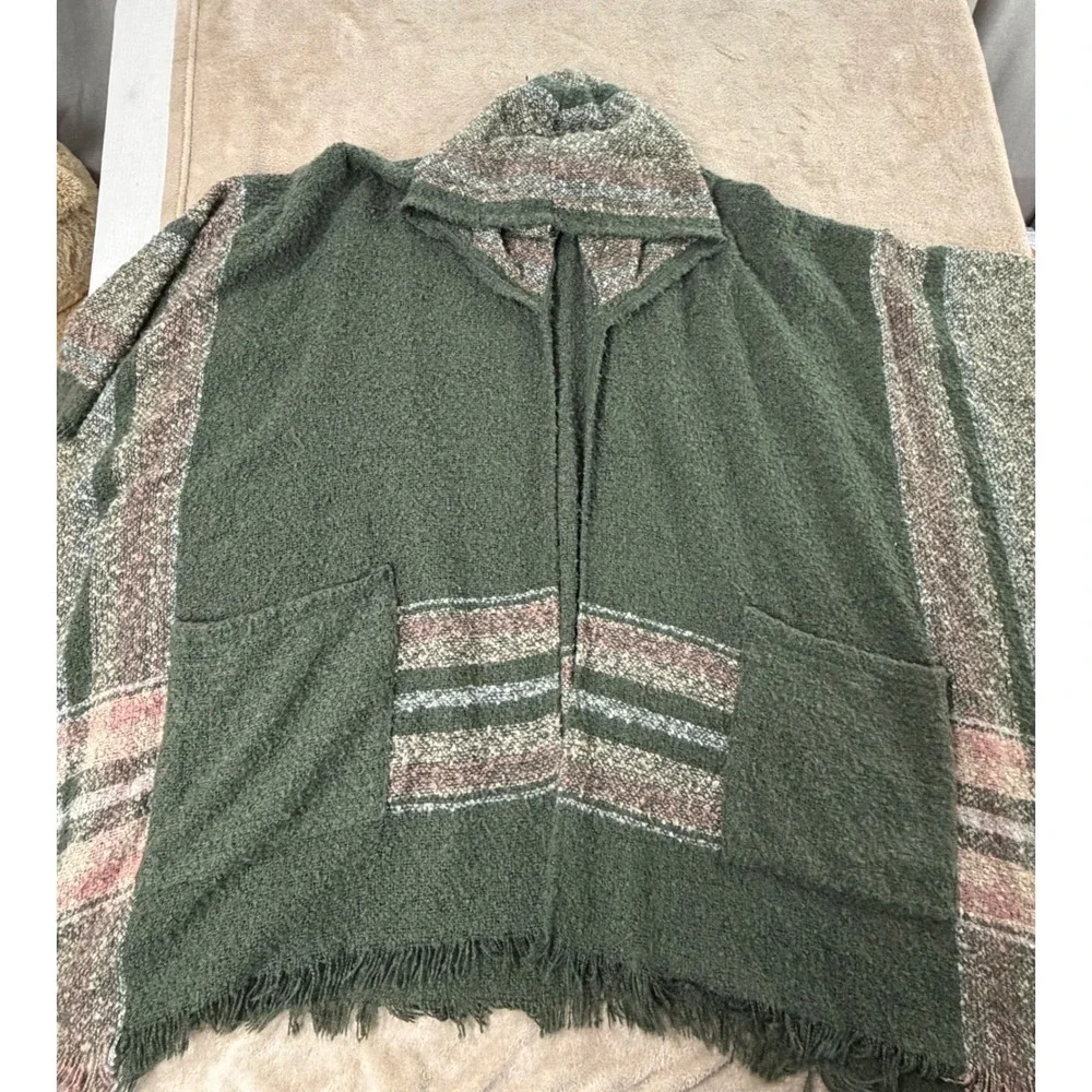 World Market Hooded Poncho‎ Cape Green Plaid Fringe One Size cardigan EUC